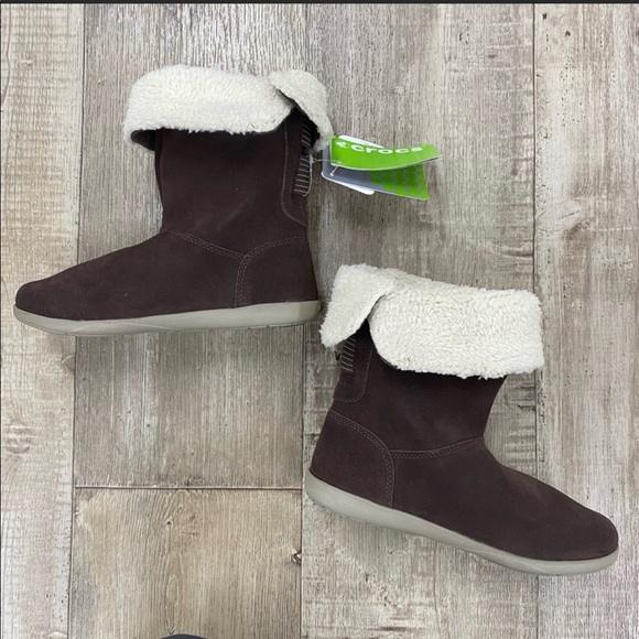 CROCS Shoes - 💥 Donating💥NWT! Adela Fold Over Croc Boots